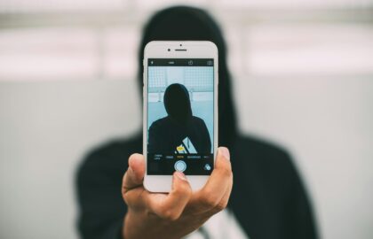 Image de Les aventures d’un imposteur numérique : quand un faux profil prend la tangente sur Smail