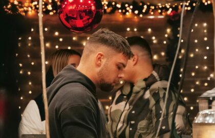 Image de Quand ton voisin est peut-être ton âme sœur : redécouvrir le charme des tchats locaux