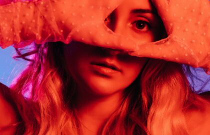 Image de Site de rencontres pour complotistes : quand les cœurs battent au rythme du doute absolu