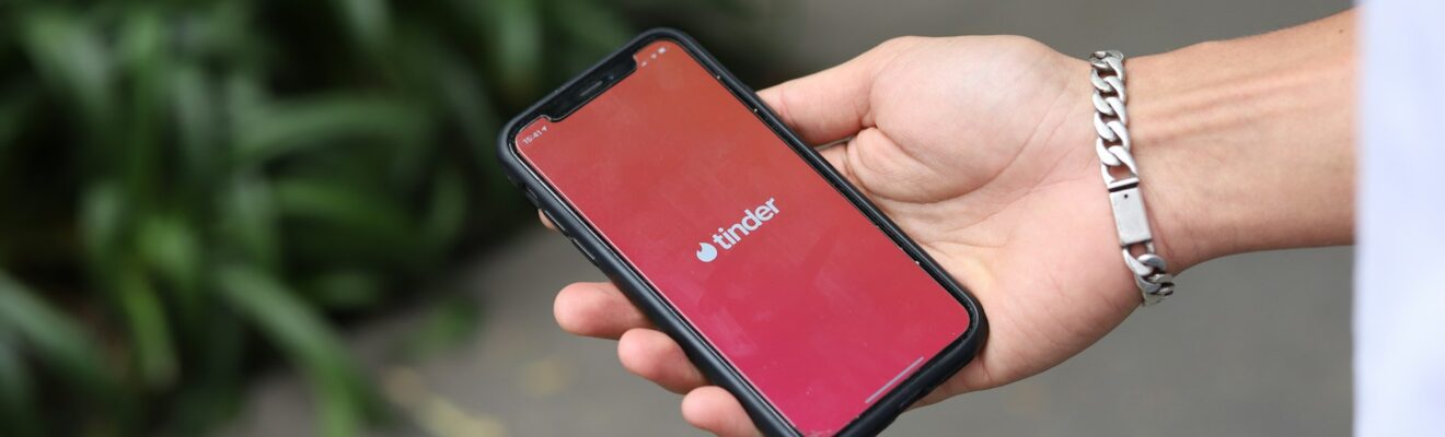 Image de Meurtre, amour et supermarché : quand Tinder devient un Pôle Emploi pour tueurs à gages