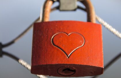 Image de Amour 2.0 : Les couples libres, nouveaux rois du ring sentimental ?