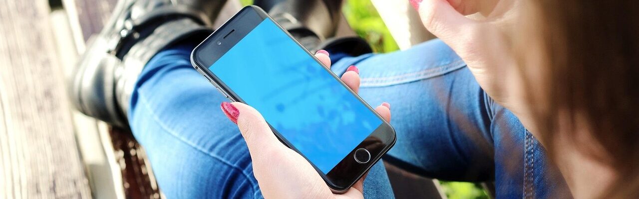 Image de Pourquoi on ne se donne plus nos numéros, mais nos snaps et nos instas ?