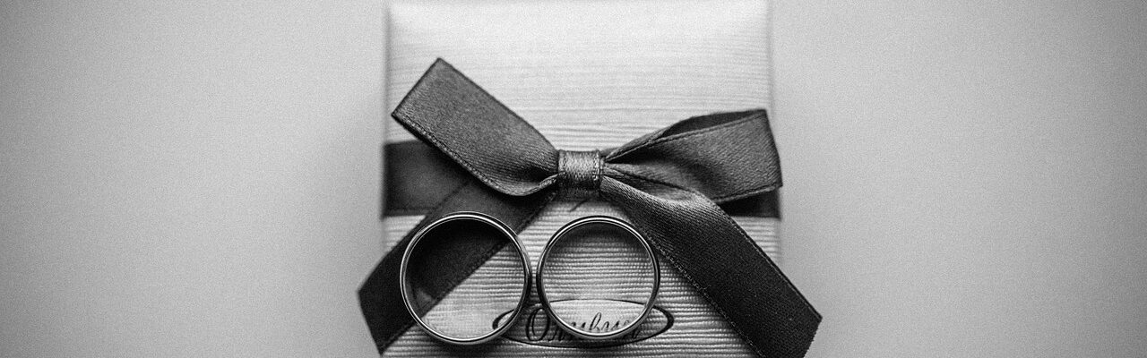 Image de La bague intelligente qui détecte l’infidélité conjugale : quand l’amour porte un bracelet électronique au doigt