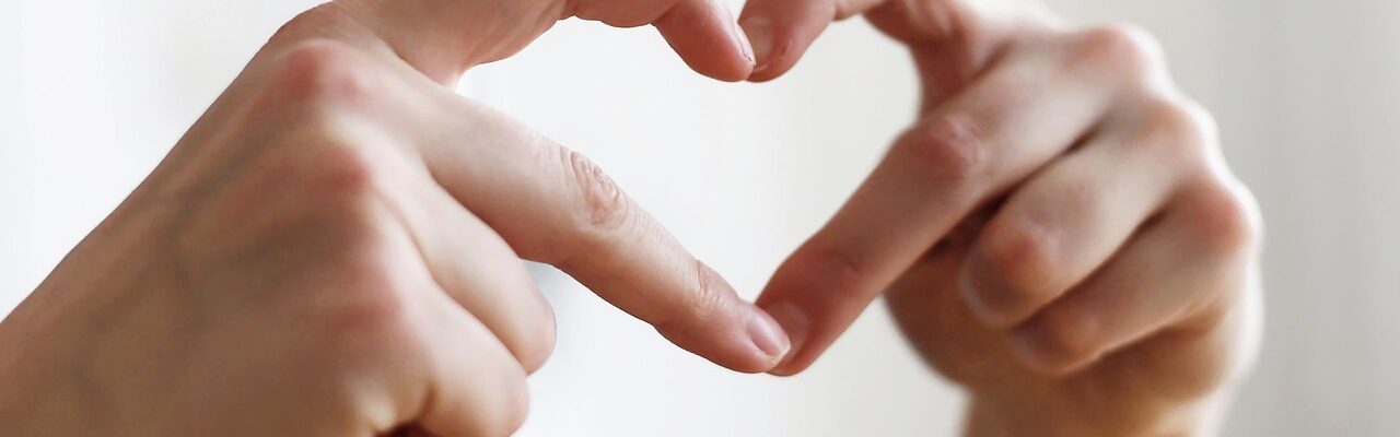 Image de L’amour n’existe pas, et c’est précisément pour ça qu’on le cherche encore.