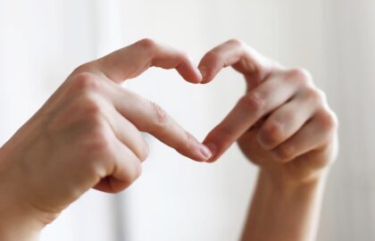 Image de L’amour n’existe pas, et c’est précisément pour ça qu’on le cherche encore.