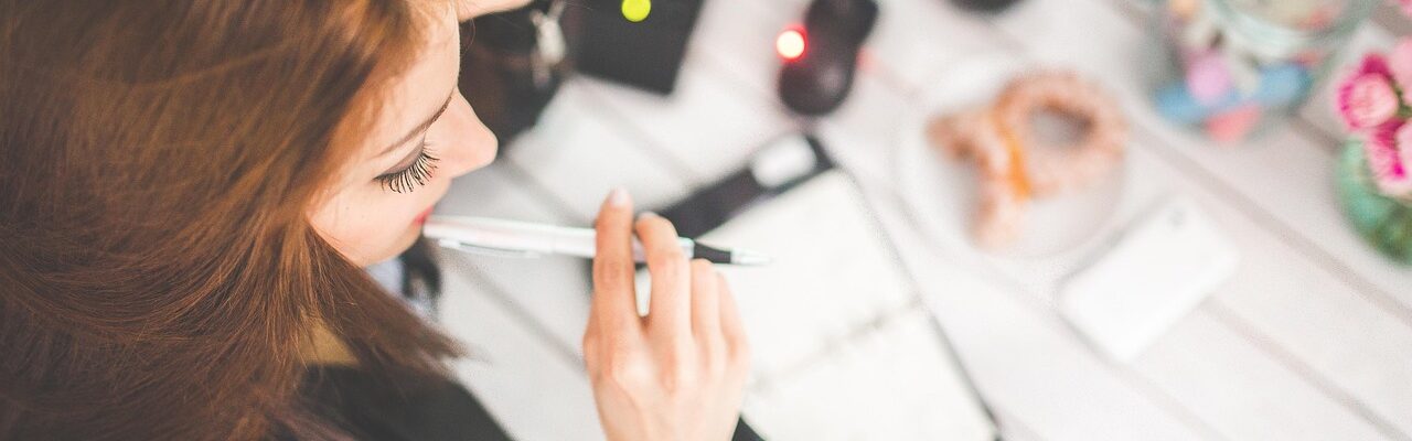 Image de Pourquoi 85 % des infidélités commencent-elles au bureau ? Ce n’est pas à cause de la machine à café. Enfin, pas uniquement.