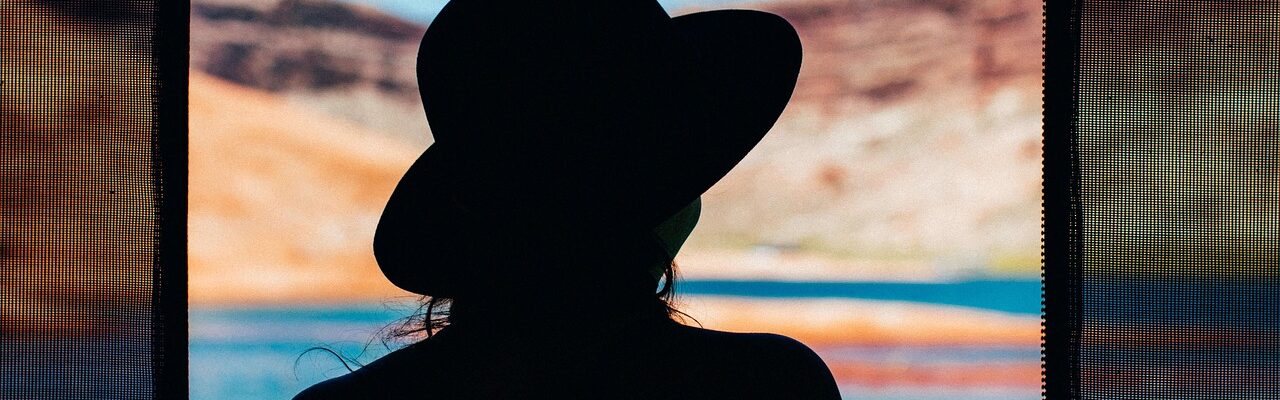 Image de 6 signes qu’elle cache son passé intime