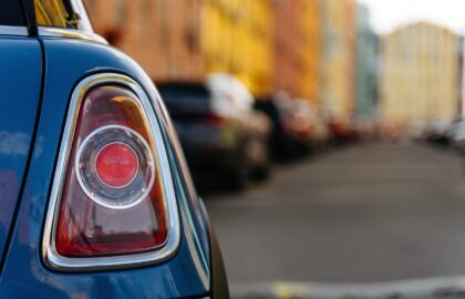 Image de Il m’a fallu deux divorces et une nuit dans ma voiture pour comprendre… grâce à un tchat improbable.