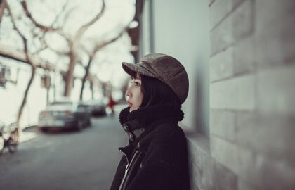 Image de Câlins tarifés en Chine : quand les “man mums” deviennent la réponse émotionnelle à un monde épuisant